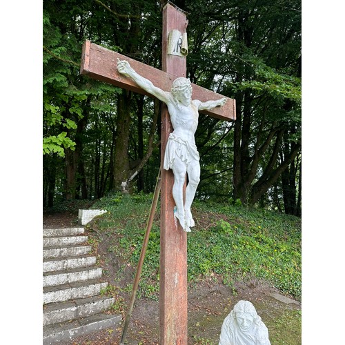 280 - Superb Crucifix in plaster on a wooden cross, approx. 13 ft high
Please Note - It is the responsibil... 