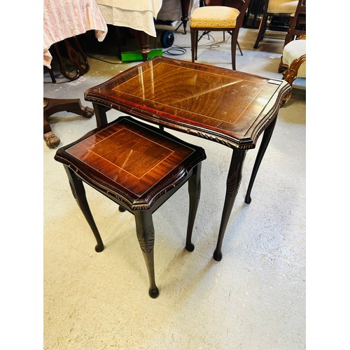 36 - A collection of 2 mahogany inlaid side tables with fitted glass, 16''d x 21''h