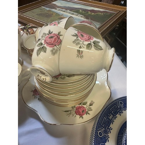 46 - 19 piece Royal stewart tea set (1 cup missing and sugar bowl missing)