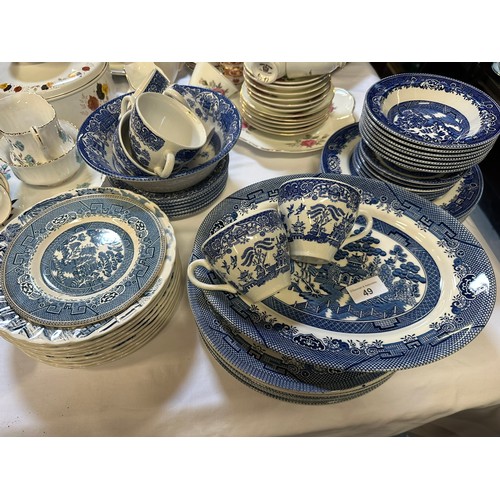 49 - A large collection of willow pattern ware