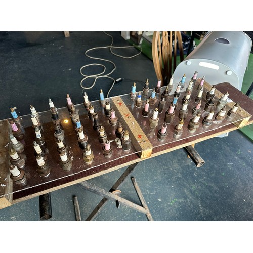 148 - Lot of spark plugs (60)