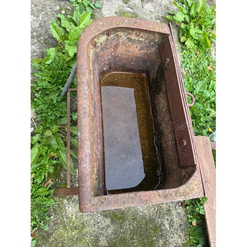 41A - Cast iron trough