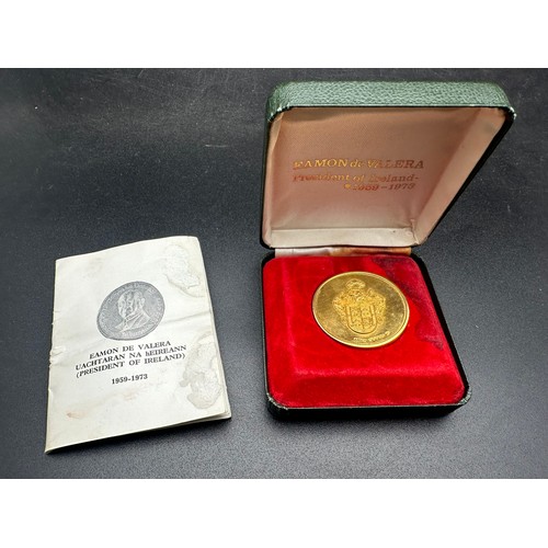 134 - A cased 9 carat gold commemerative medal, complete with biography by Liam O'Sullivan by the Jeweller... 