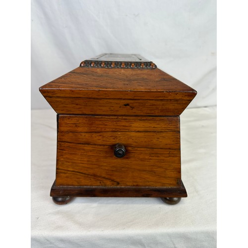 250 - Superb Victorian oak and brass inlaid tea caddy with lead lined inserts and glass mixing jar, comple... 