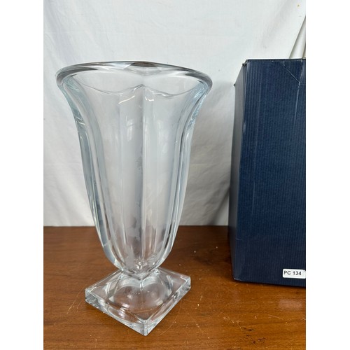 403 - Large vase with a square base with box