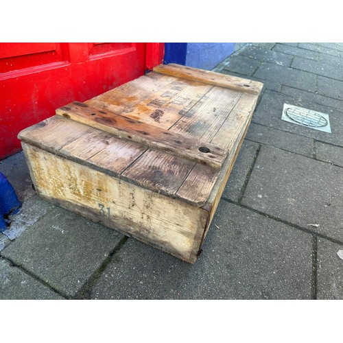 65 - A Miller & Co Ltd wine and spirits merchant Dublin Whiskey naggin wooden crate H22cm W81cm D42cm