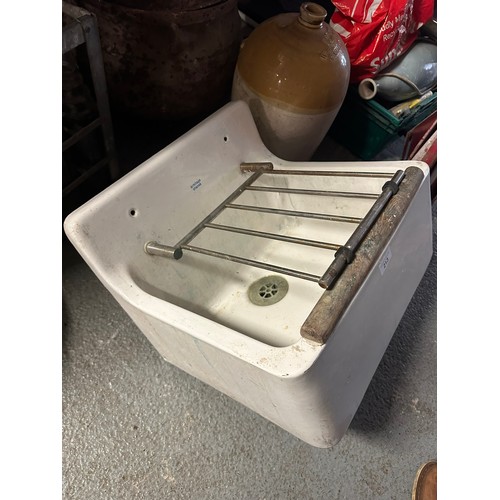 213 - Belfast sink with grill, 13''h x 18'' x 15''d