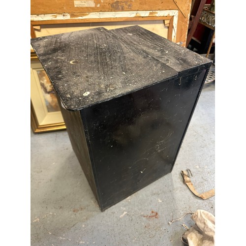 181 - Large galvanised grain storage box with lid, 16'' x17'' x 23''h