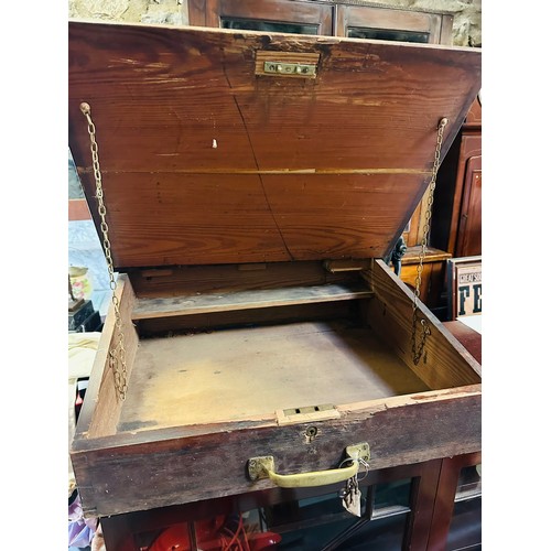 289 - Victorian desk slope with lift top and brass handle, 20''d x 22''