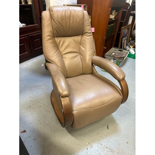 61 - Leather easy chair, 17'' seat height