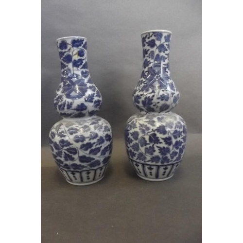 30 - A pair of C19th Chinese blue and white porcelain double gourd shaped vases decorated with scrolling ... 