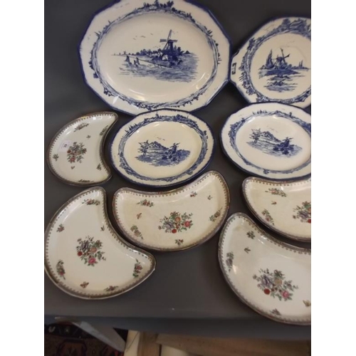 39 - A Royal Doulton 'Norfolk' pattern part dinner service (6 pieces), and a set of six Copeland & Spode ... 