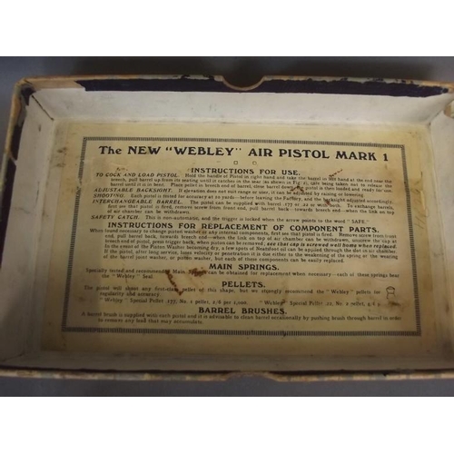 46 - A 1925-38 Webley air pistol MK 1, in original box, 8½