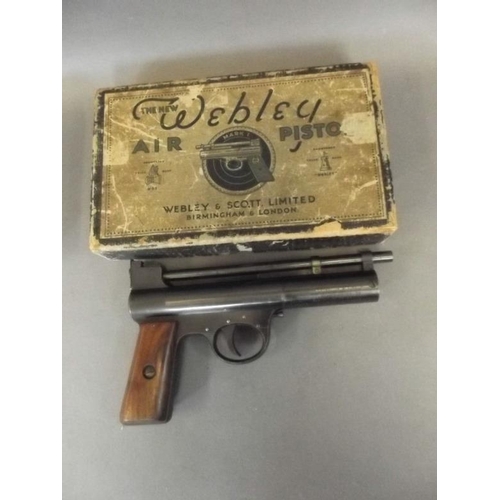 46 - A 1925-38 Webley air pistol MK 1, in original box, 8½