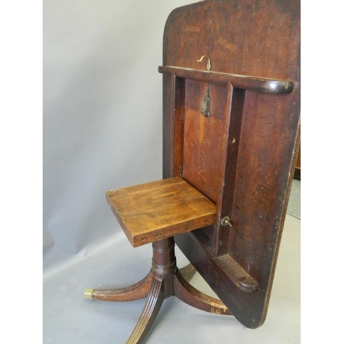 821 - An early C19th mahogany tilt-top breakfast table, on ring turned column base and four reeded sabre s... 