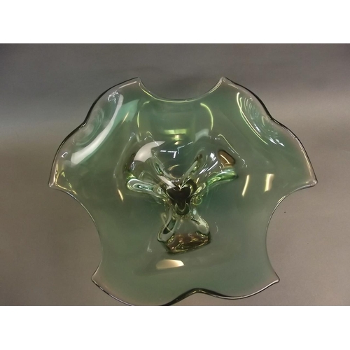 42 - A green Studio glass pedestal fruit bowl shaped as a stylised three leaf clover, 13