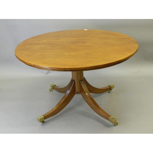 841 - An early C20th mahogany tilt top breakfast table, raised on a turned column and sabre supports, with... 