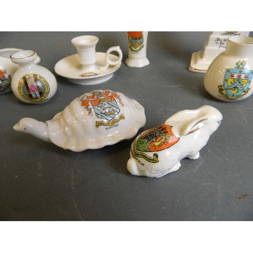 19 - A collection of ten pieces of assorted crested china, largest 5½