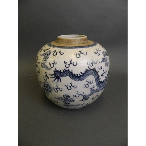 190 - A Chinese blue and white porcelain ginger jar decorated with a phoenix and dragon, 6½