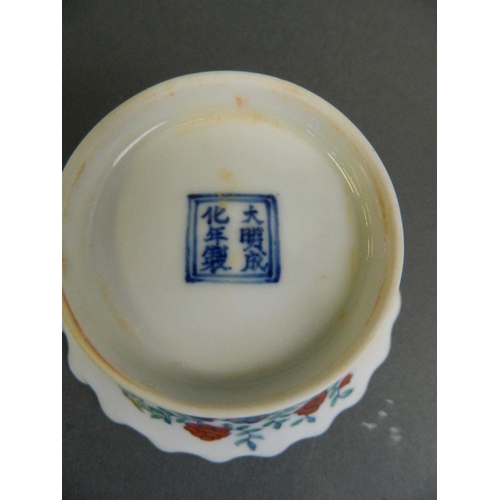 231 - A Chinese Doucai enamelled porcelain tea bowl with pie crust rim and poultry decoration, 6 character... 