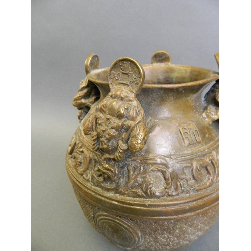 25 - A Chinese bronze pot with twin lion mask handles and Jin Chan decoration, 4 character mark to base, ... 