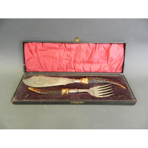 268 - A pair of silver plate and deer horn handled fish servers, boxed, 13