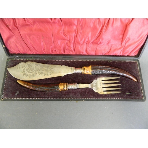 268 - A pair of silver plate and deer horn handled fish servers, boxed, 13