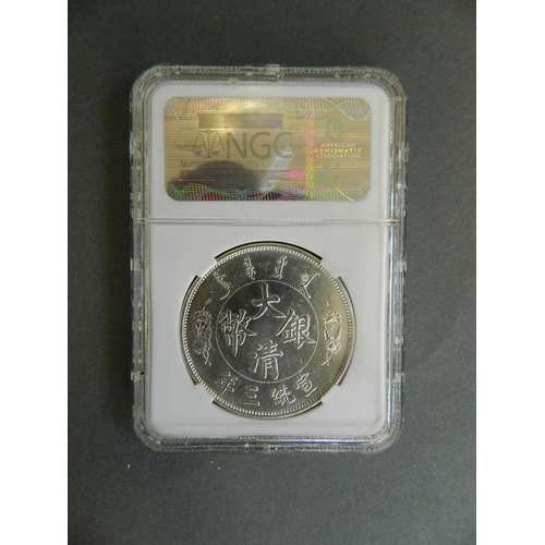 138 - A white metal facsimile Chinese 1911 one dollar coin, in a collector's case, 1½