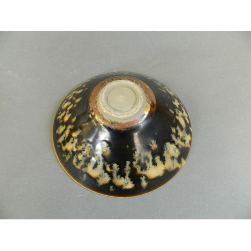 202 - A Chinese Cizhou kiln pottery bowl with tortoiseshell drip glaze and bird decoration, 6½