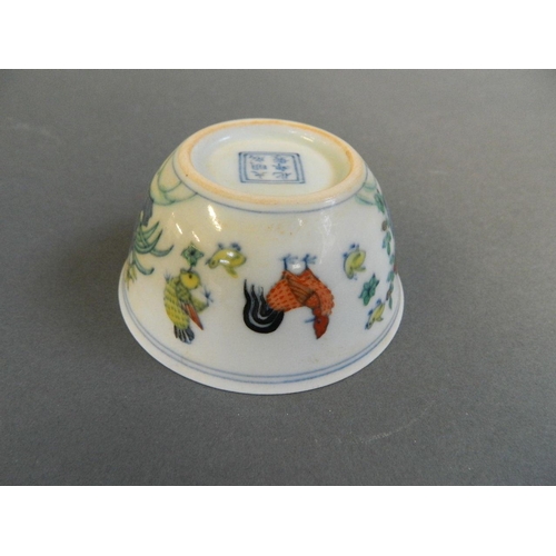 25 - A Chinese Doucai porcelain tea bowl with enamelled chicken decoration, 6 character mark to base, 3