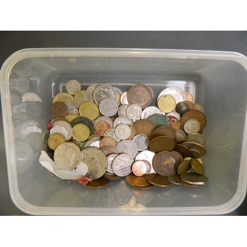 250N - A quantity of British and world coinage including shillings, six pences, Franks, US Dollars, HK Doll... 