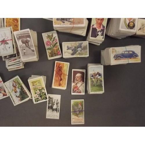 285 - A large quantity of cigarette cards including Wills, Players, Carrera etc, various subjects, part se... 