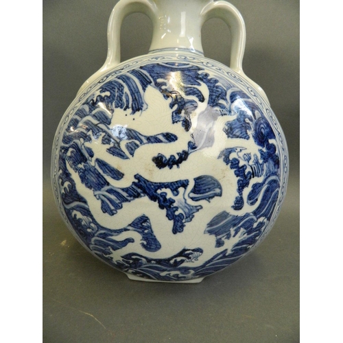 403 - A Chinese blue and white porcelain moonflask with twin handles and incised dragon decoration, 6 char... 