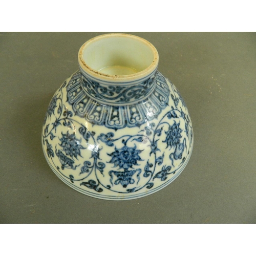 440 - A Chinese blue and white porcelain footed bowl decorated with lotus flowers and Buddhist symbols, 6 ... 