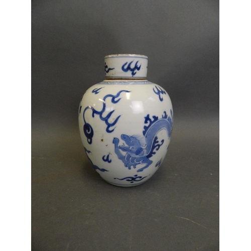 485 - A Chinese blue and white porcelain jar and cover with stylised twin dragon decoration, 6½