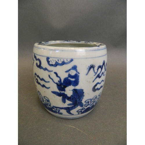 492 - A small Chinese blue and white porcelain pot decorated with four immortals, 4