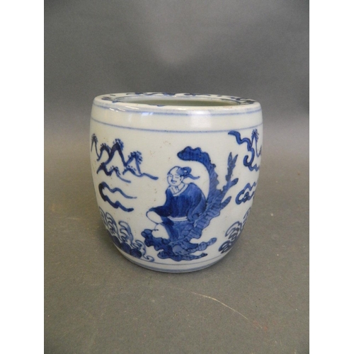 492 - A small Chinese blue and white porcelain pot decorated with four immortals, 4