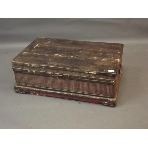 50W - A Meiji lacquered and carved linen box, 19