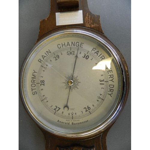 532 - An oak cased aneroid banjo barometer, 32