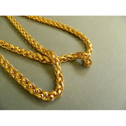 539 - A gilt metal chain-link necklace, 34