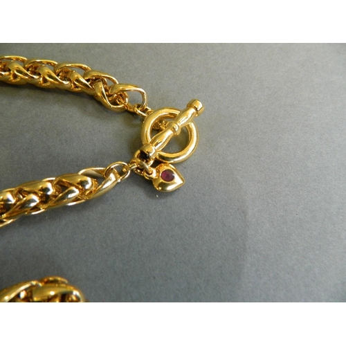 539 - A gilt metal chain-link necklace, 34