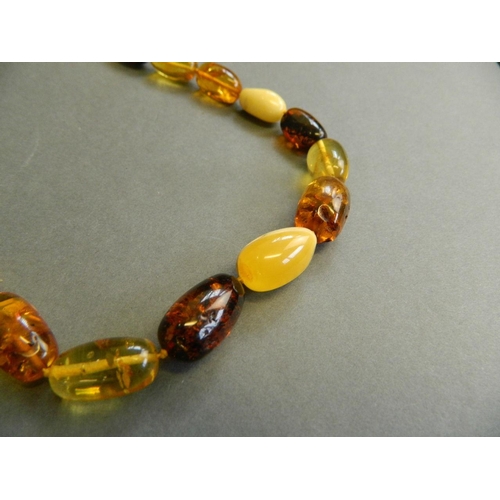 542 - A graduated string of natural amber beads, 24