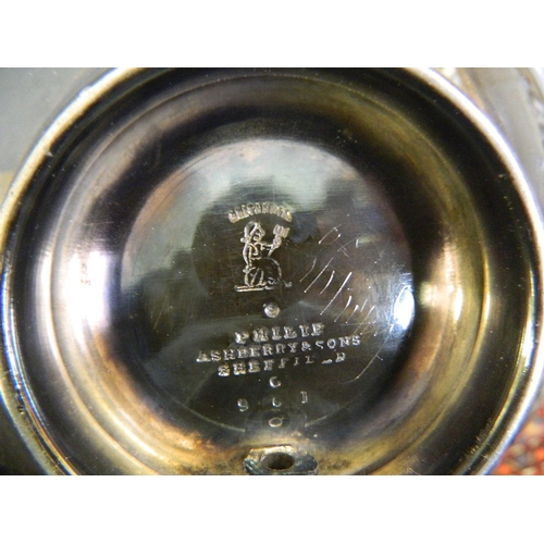 557 - A Sheffield silver plated spirit kettle with chased and engraved vine and swag decoration, complete ... 