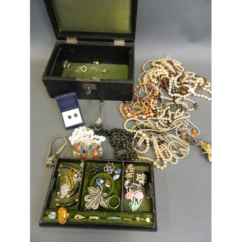 563 - A Victorian leather covered jewellery box with tray and key, containing a collection of costume jewe... 