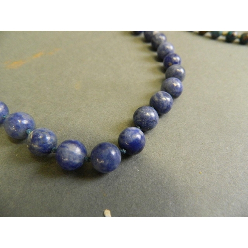 575 - A lapis lazuli bead necklace with silver clasp, together with a Chinese cloisonné bead necklace, lon... 