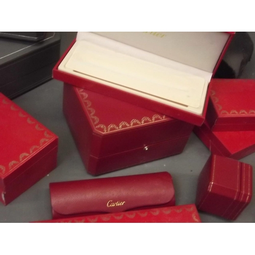 582 - A collection of jewellery and wristwatch boxes