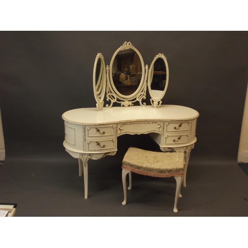 884 - A Louis XV style painted kidney shaped five drawer dressing table with triptych mirror and stool, 54... 