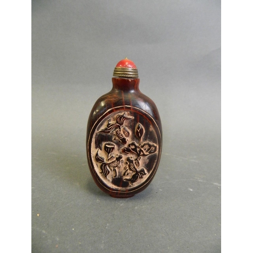 128 - A Chinese faux horn snuff bottle with machine carved goldfish decoration, 3