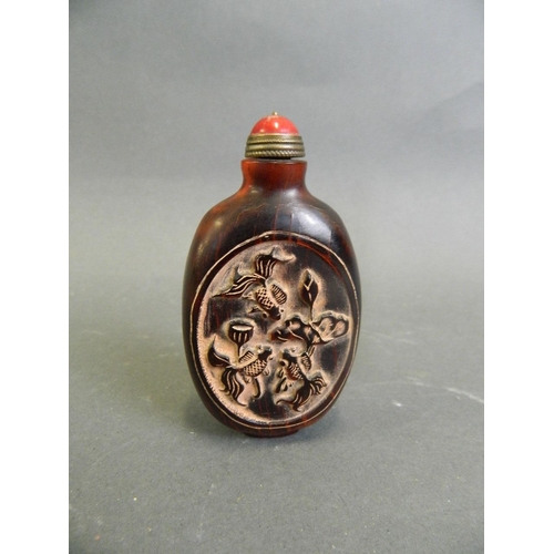 128 - A Chinese faux horn snuff bottle with machine carved goldfish decoration, 3