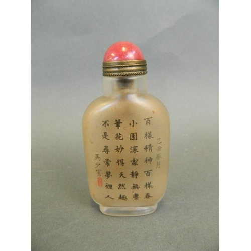 136 - A Chinese reverse painted glass snuff bottle decorated with an emperor, character inscription verso,... 